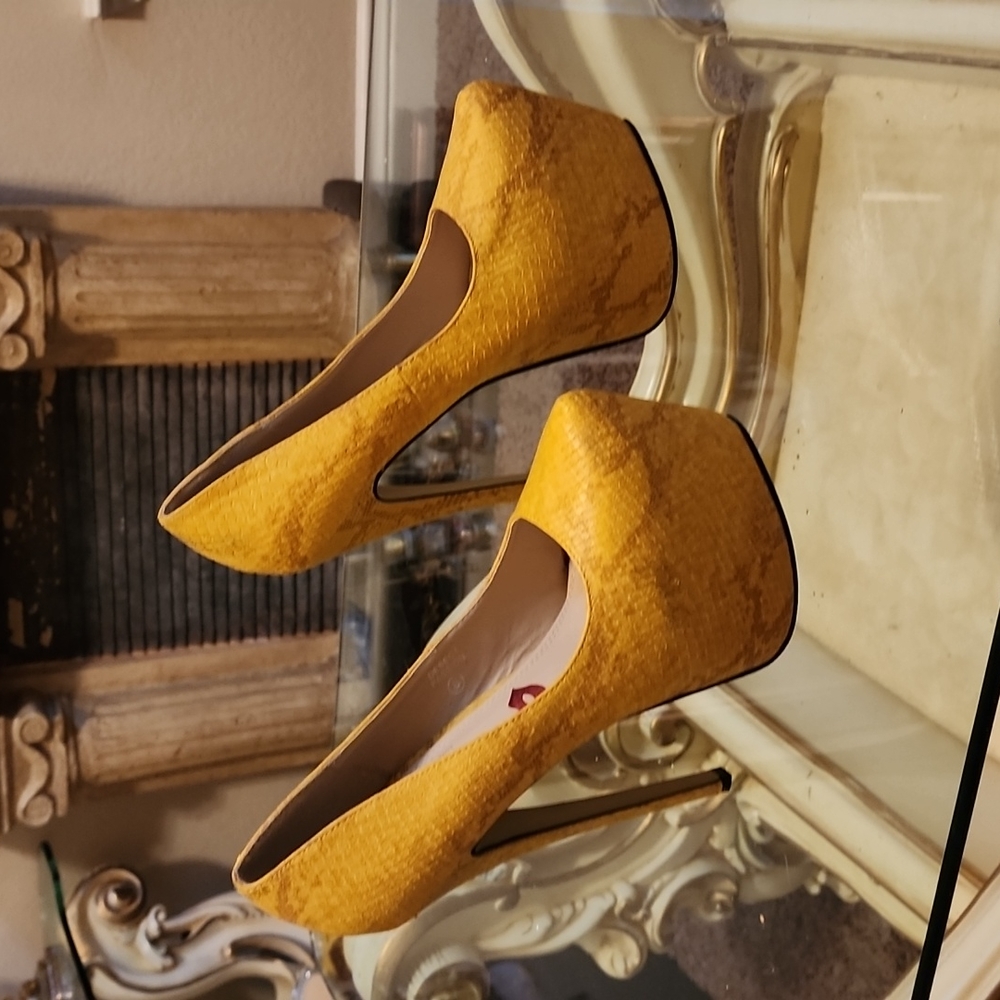 Yellowish Gold Stiletos
